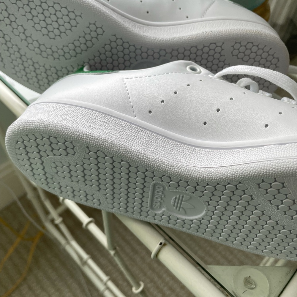 NWOT adidas Stan smith 7 wihite with green